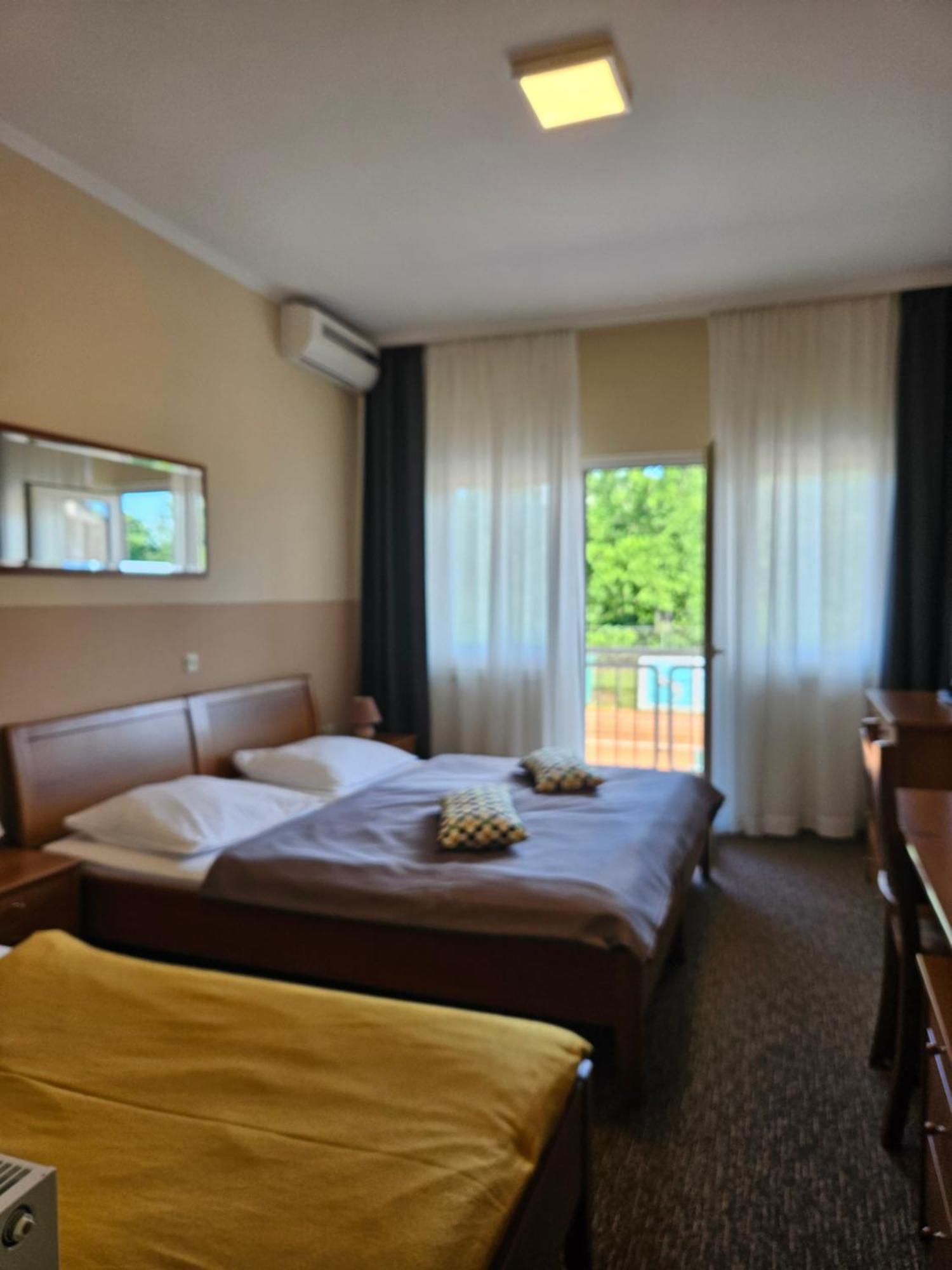 Donji Zvecaj ベッド&ブレックファースト レストラン Dp Bed & Breakfast 部屋 写真
