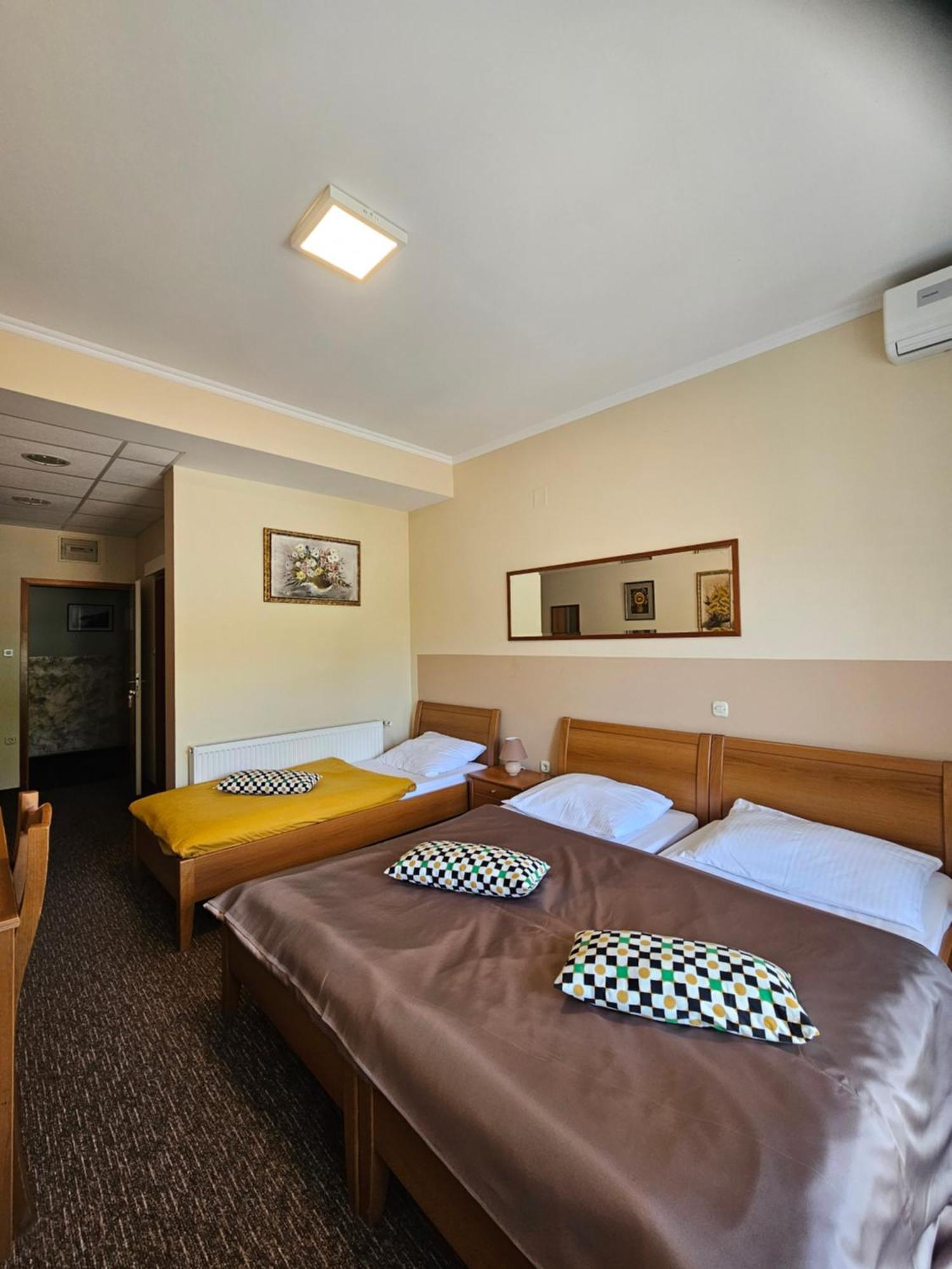 Donji Zvecaj ベッド&ブレックファースト レストラン Dp Bed & Breakfast エクステリア 写真