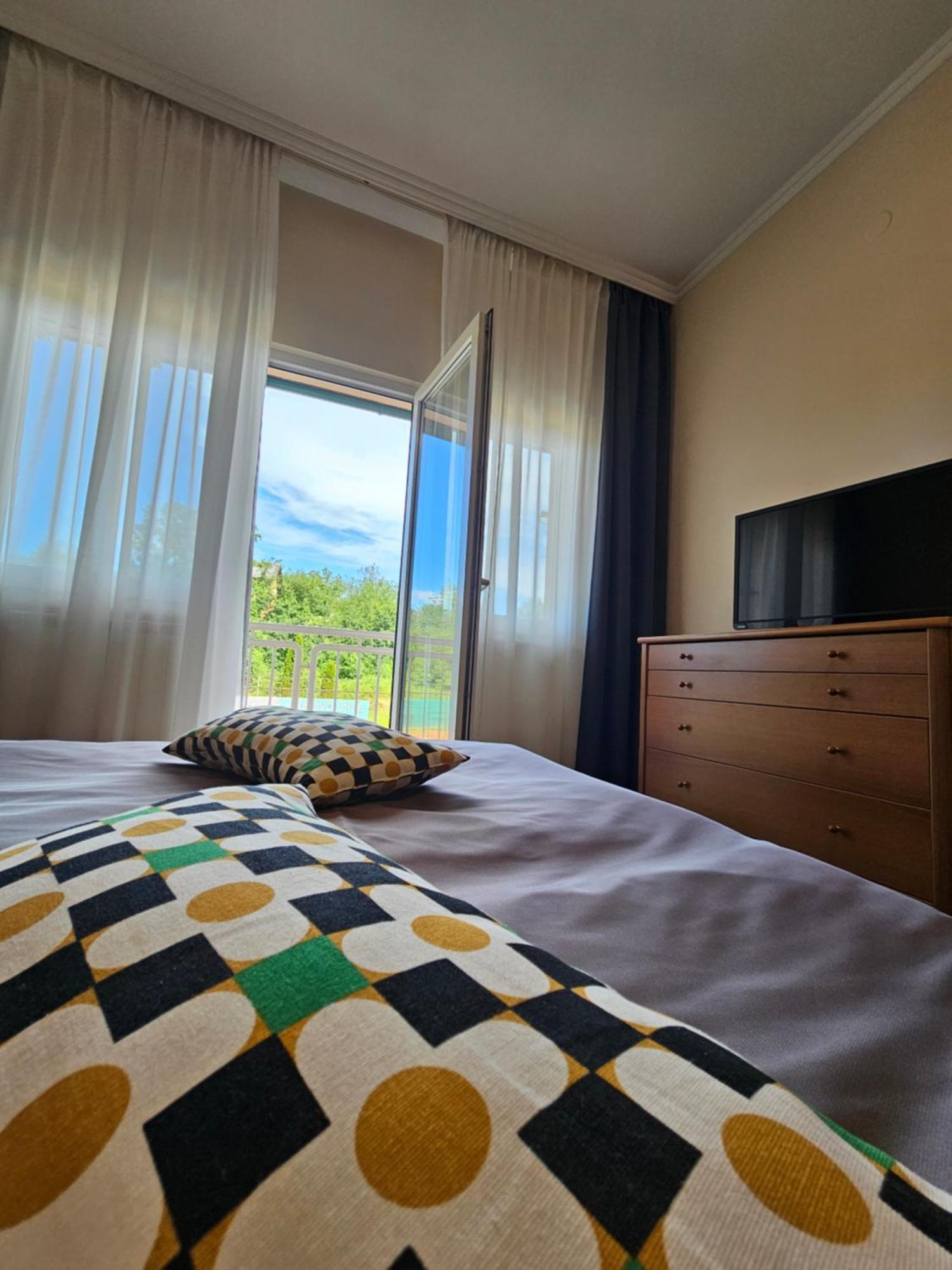 Donji Zvecaj ベッド&ブレックファースト レストラン Dp Bed & Breakfast 部屋 写真