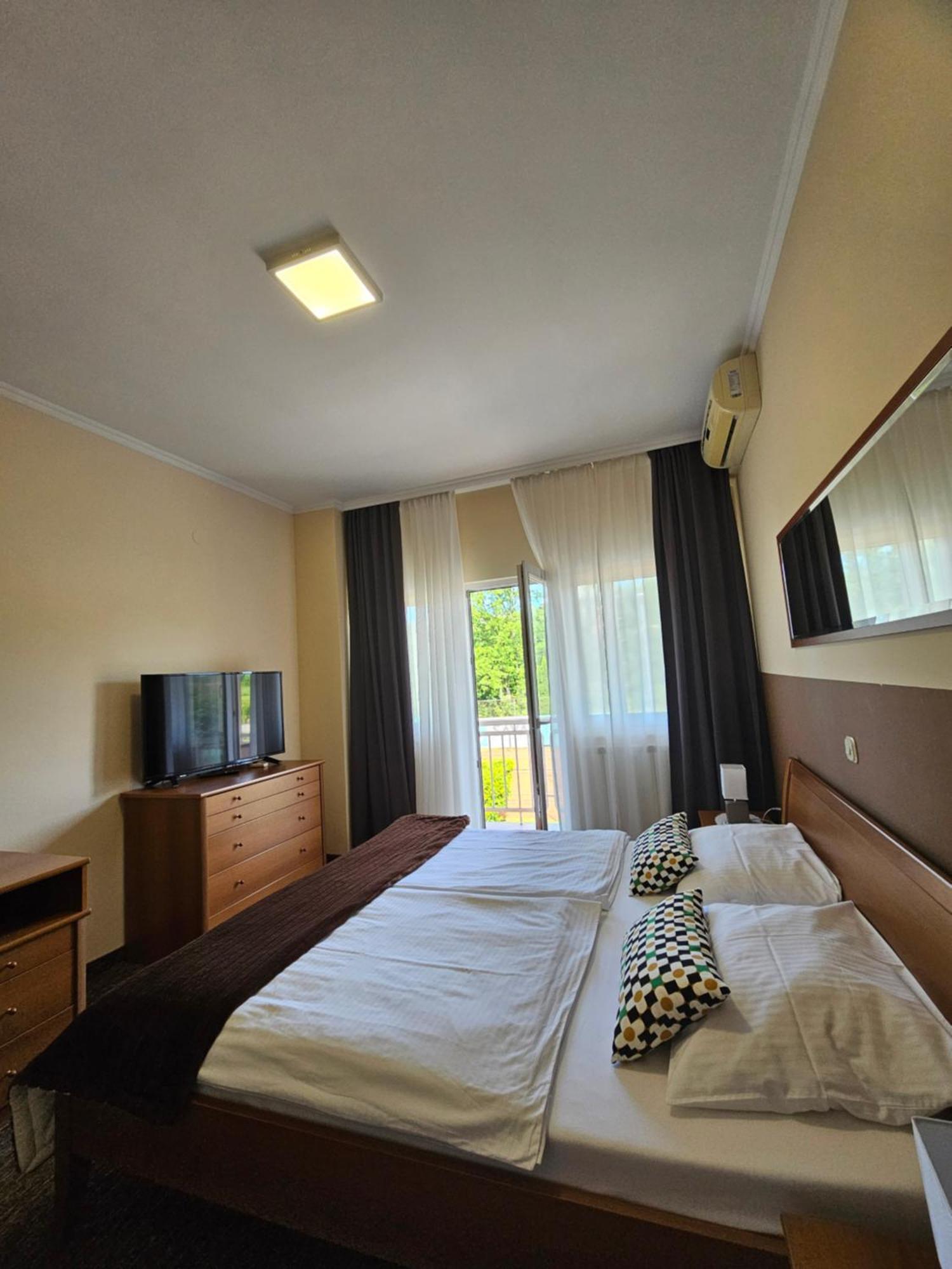 Donji Zvecaj ベッド&ブレックファースト レストラン Dp Bed & Breakfast 部屋 写真