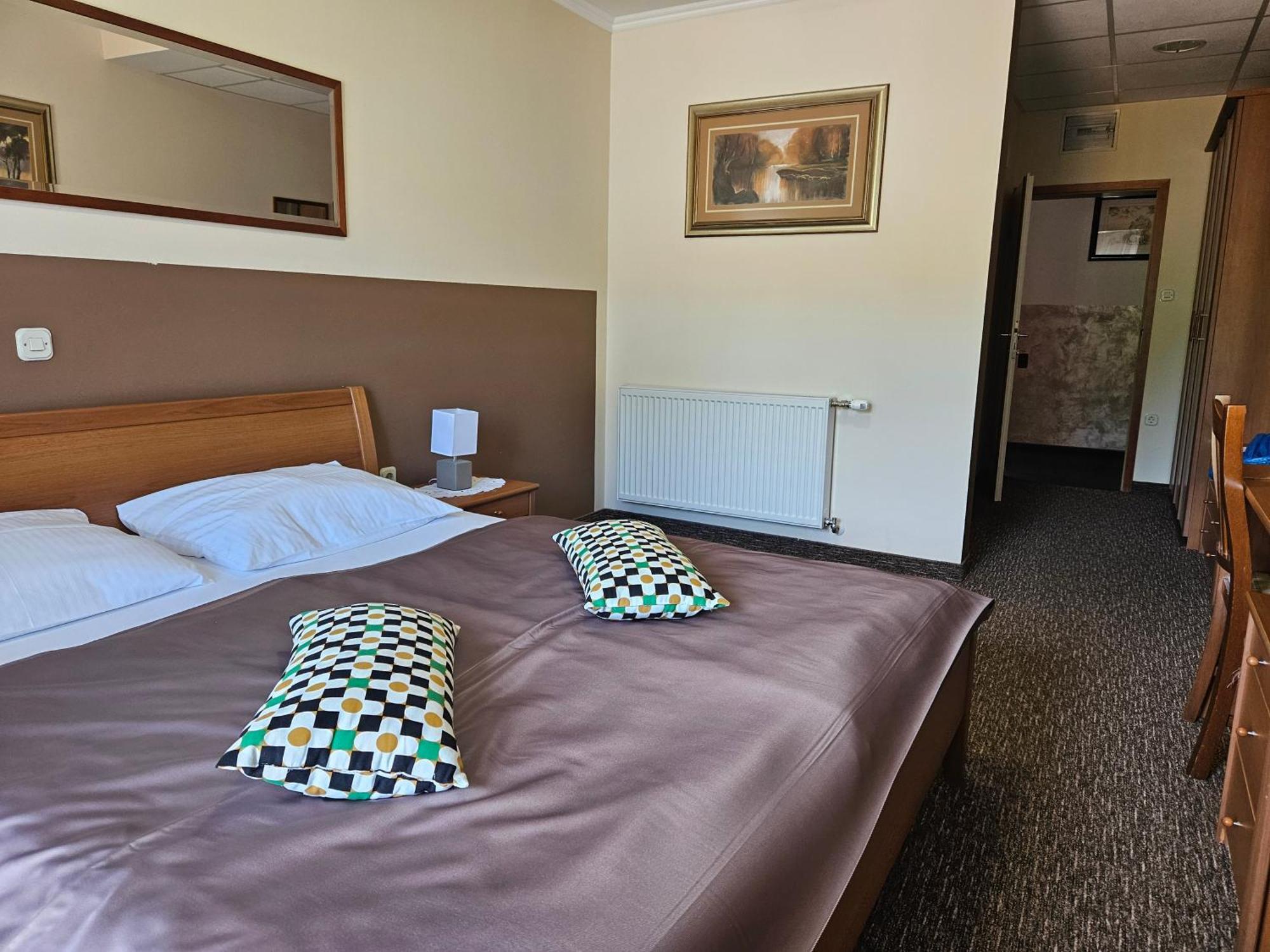 Donji Zvecaj ベッド&ブレックファースト レストラン Dp Bed & Breakfast エクステリア 写真