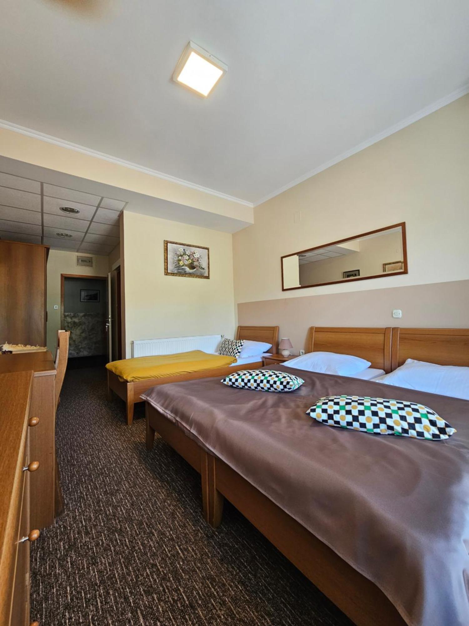 Donji Zvecaj ベッド&ブレックファースト レストラン Dp Bed & Breakfast 部屋 写真
