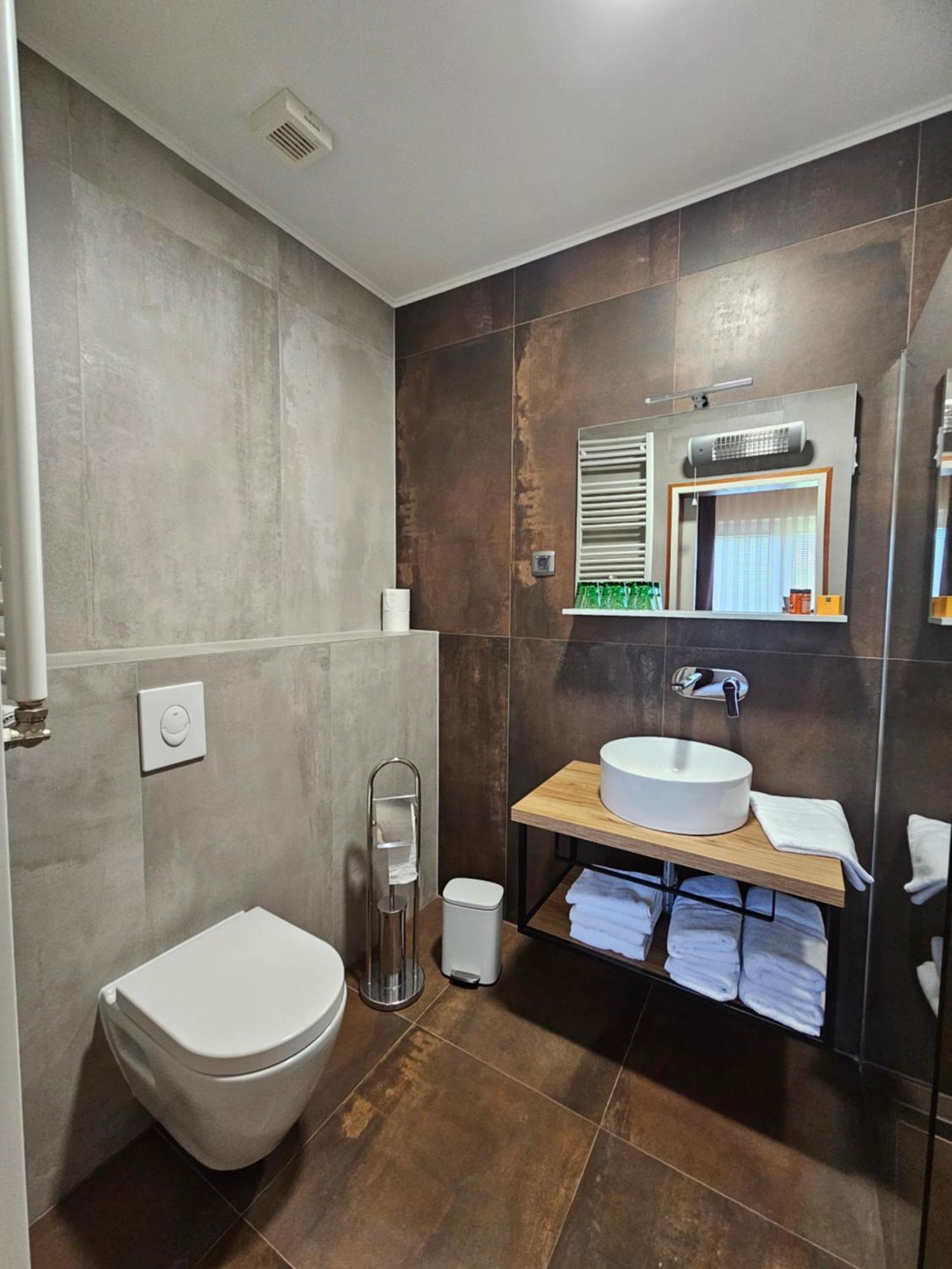 Donji Zvecaj ベッド&ブレックファースト レストラン Dp Bed & Breakfast エクステリア 写真