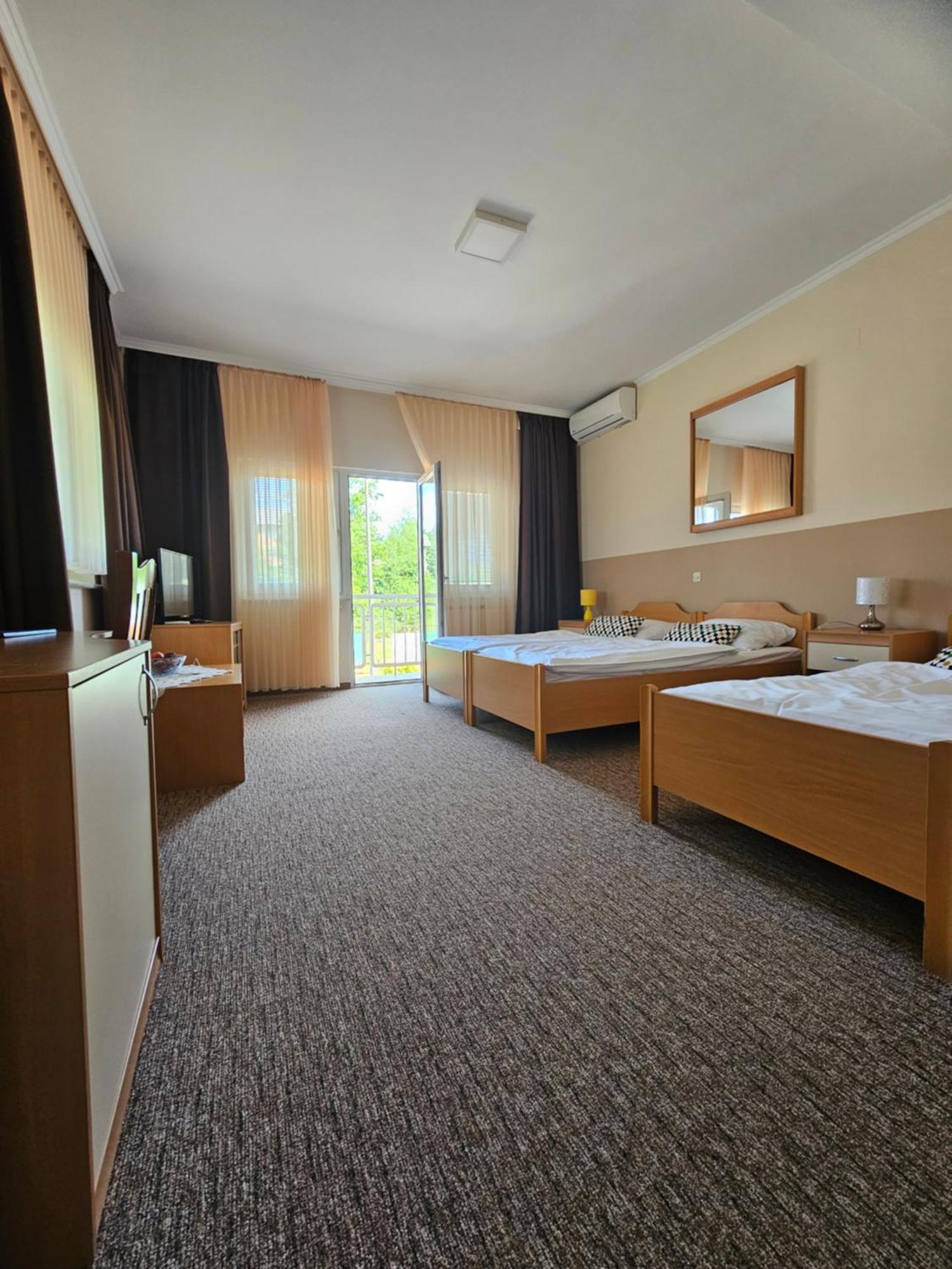 Donji Zvecaj ベッド&ブレックファースト レストラン Dp Bed & Breakfast エクステリア 写真